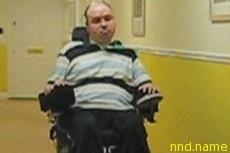 Британская сиделка случайно превратила парализованного пациента в умственно отсталого