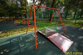 Это, наверное, единственная детская площадка для инвалидов в Москве