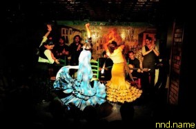Сеньориты на красоту не скупятся, хотя платье для фламенко стоит от 200 до 700 евро