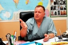 Украинский ортопед Виталий Веклич исцелил малышку