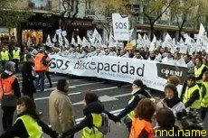 На улицы Мадрида вышли инвалиды и социальные работники