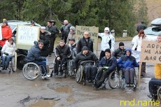 В Украине инвалиды перекрыли дорогу