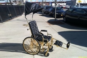 Леди Гага купила золотую коляску