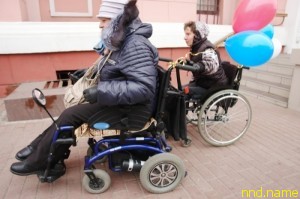 Брянские чиновники сели в инвалидные коляски