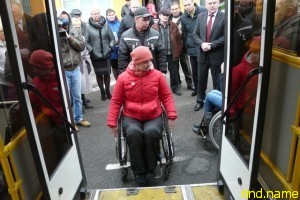 Бобруйских водителей автобусов приучают к колясочникам