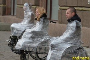Акция инвалидов-колясочников "Поставь себя на место" в центре Минска