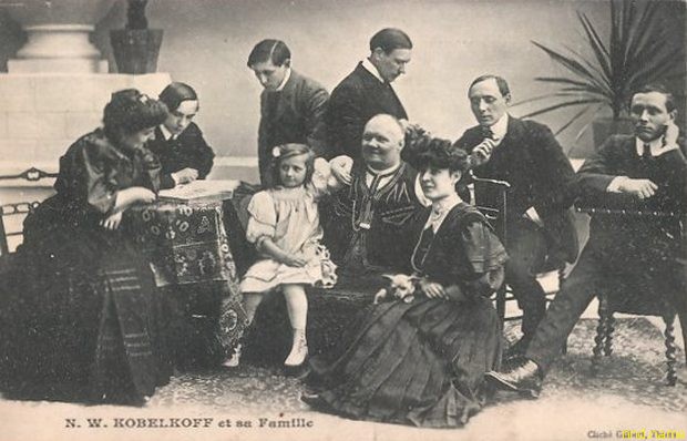Николай Васильевич Кобелков. с семьёй