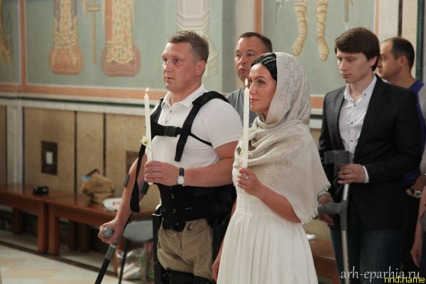 Первое в России Венчание человека в экзоскелете