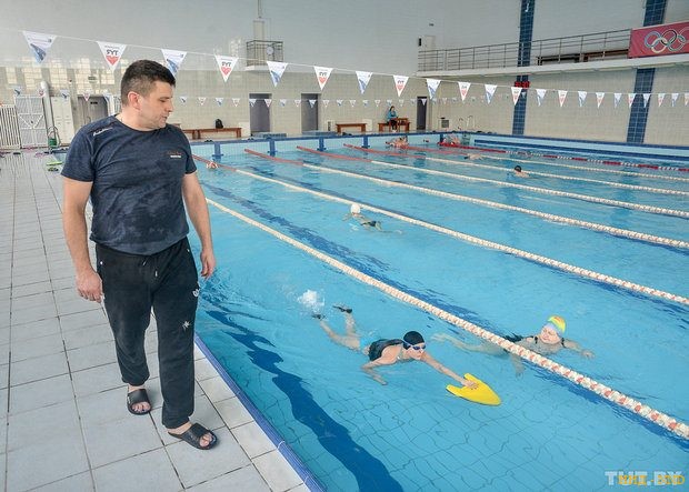 Инструктор по плаванию из Бобруйска помогает инвалидам