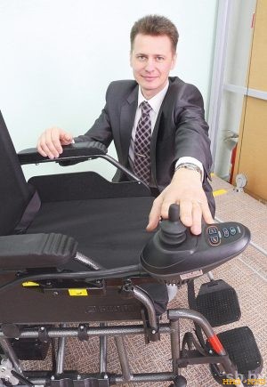 Минск. Протезно-ортопедический востановительный центр. Инвалидная коляска с электроприводом.