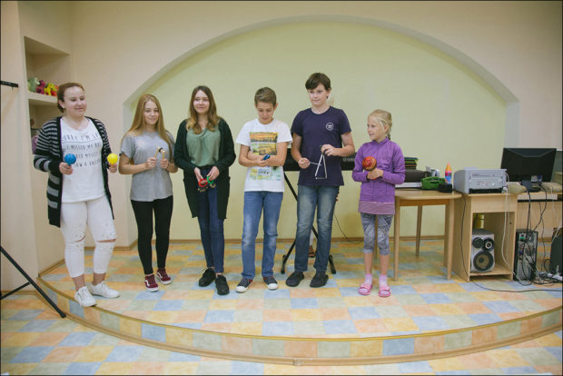 «Они победили рак». Как под Минском детям помогают бороться за жизнь