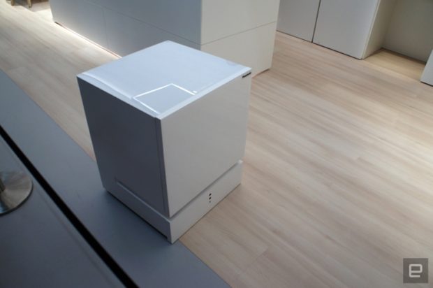 IFA 2017: робот-холодильник Panasonic с голосовым управлением