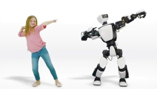 Новый робот Toyota имитирует движения человека