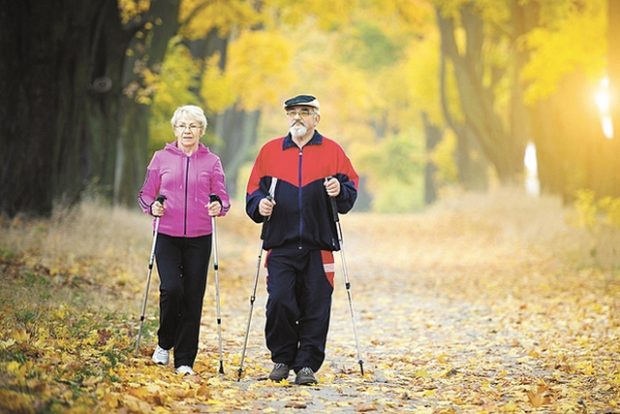 Бум скандинавской ходьбы с палками оживил пенсионеров