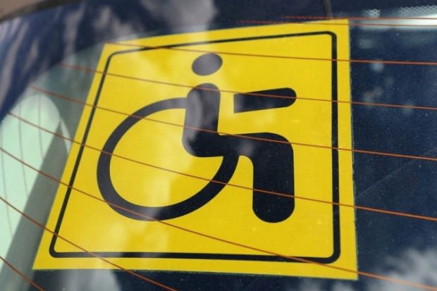 Знак "Инвалид" закрепят за конкретным автомобилем
