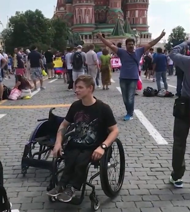 Эйбл Вера подарил коляску российскому болельщику
