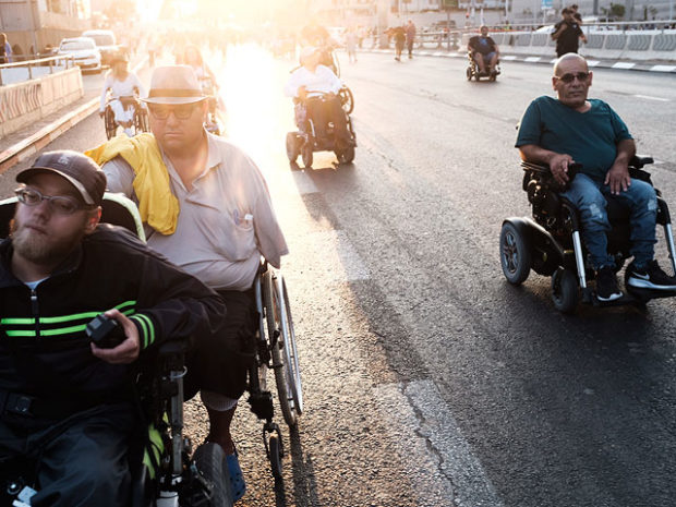 Инвалиды парализовали Тель-Авив