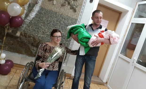 В Челябинской области колясочница Любовь Калиниченко родила двойню