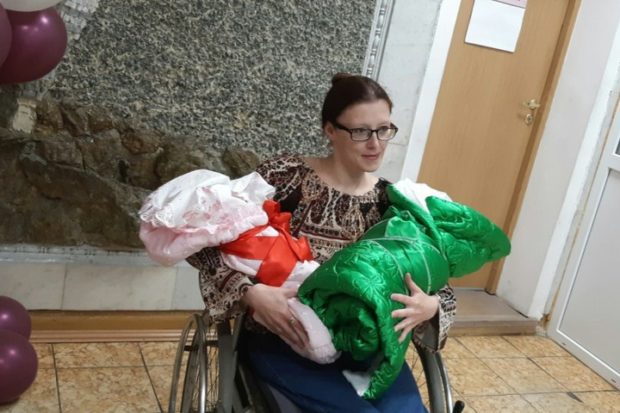 В Челябинской области колясочница Любовь Калиниченко родила двойню
