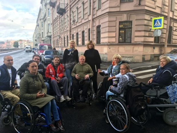 Офис Уполномоченного по правам человека в Санкт-Петербурге посетила инициативная группа колясочников