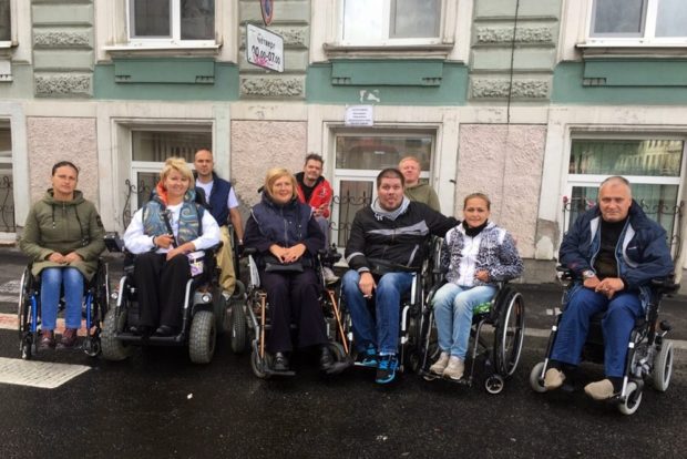 Офис Уполномоченного по правам человека в Санкт-Петербурге посетила инициативная группа колясочников