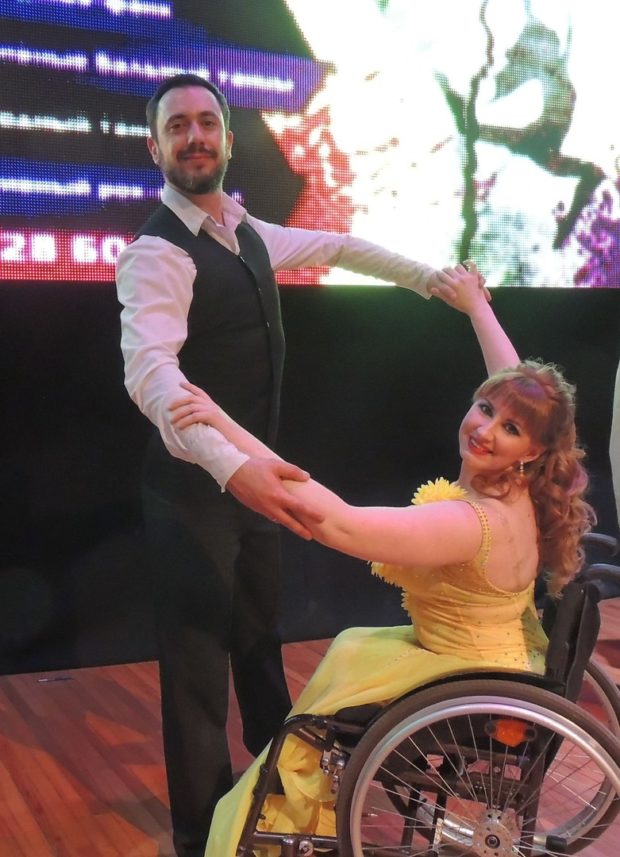 Мария Гетма с партнером Александром Охритько создала клуб танцев для колясочников «Pro-движение»
