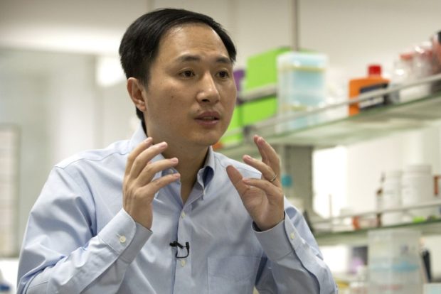 Китайский врач Хэ Цзянькуй. Он первый «вырастил» ГМО-детей