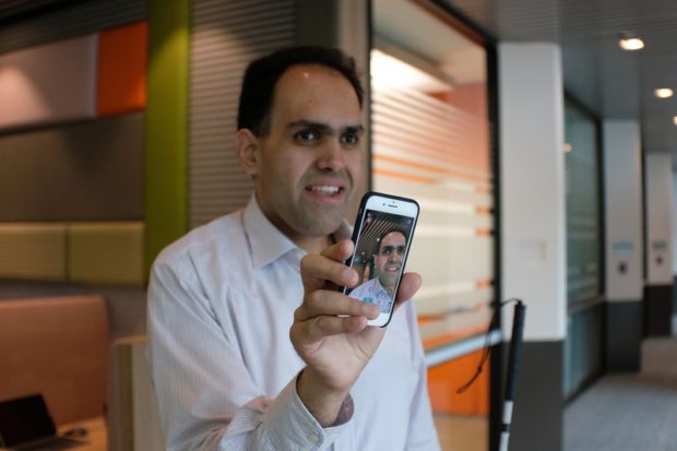 приложение Microsoft позволит слепым людям просматривать фотографии на смартфоне