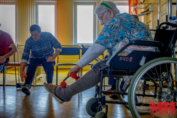 Как в Минске делают обувь и эксклюзивные коляски для инвалидов