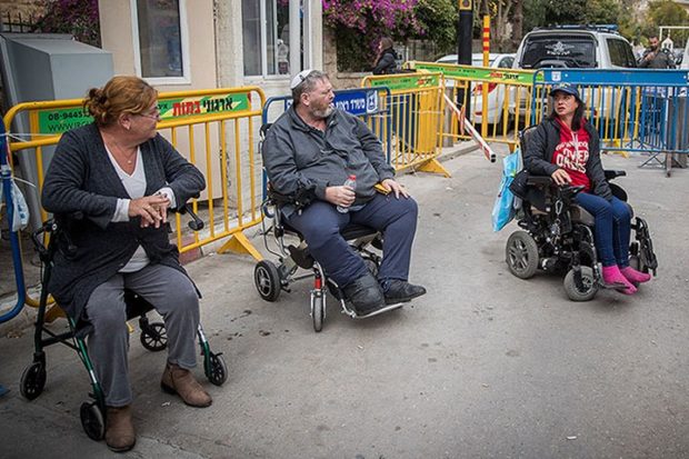 Инвалидам в Израиле выдадут по 500 шекелей