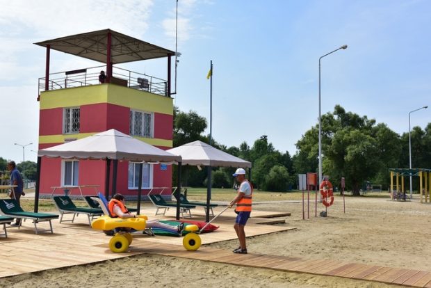 В Белгороде к концу лета открыли пляж для людей с ОВЗ