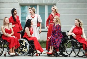 Модный показ «Я продолжаю идти» с участием моделей с инвалидностью