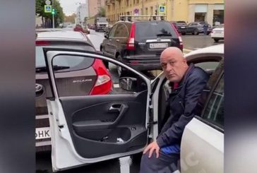 На пожилую петербурженку напал водитель соцтакси