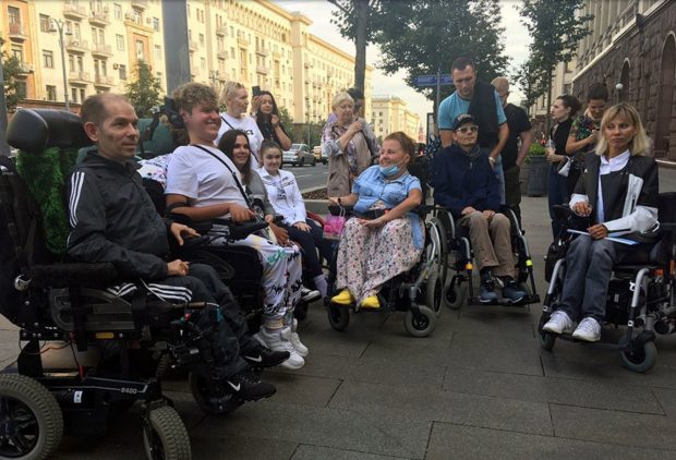 31-го августа взрослые пациенты со СМА вновь вышли с пикетом уже к правительству Москвы