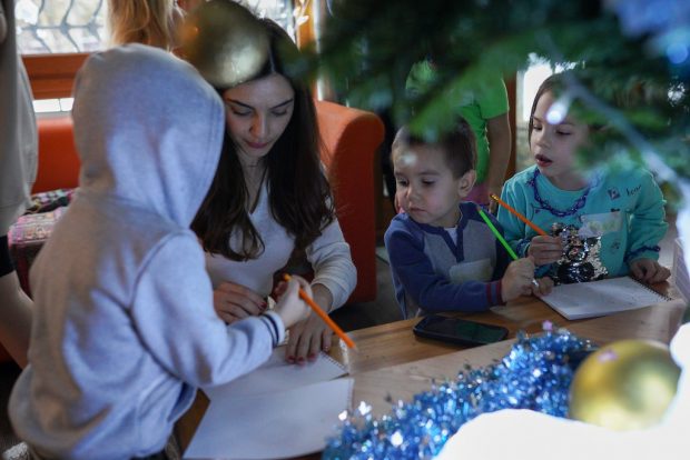 Доброчат - Волонтеры отправились в детские приюты в преддверии Нового года
