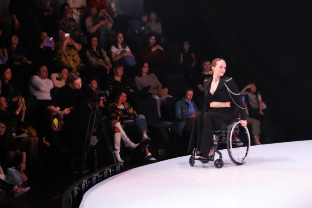 В Москве прошел модный показ с участием моделей с инвалидностью