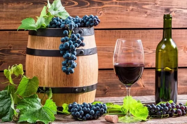 улучшить состояние сосудов поможет употребление винограда темных сортов