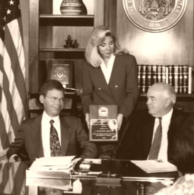 Микита удостоен чести тогдашнего губернатора штата Юта Нормана Бангертера в 1993 году