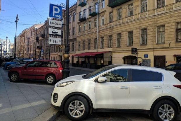 В Петербурге стало больше оборудованных мест для парковки инвалидов