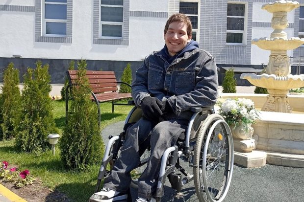 Новодвинец Андрей Чуркин борется за коляску-вездеход в конкурсе лайков