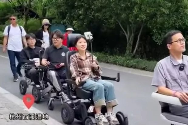 Жители Гуанчжоу массово пересели в электроколяски