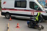 Автомобиль сбил колясочника в городе Хакасии