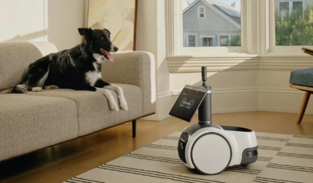 Домашний робот Amazon Astro способен ухаживать за домашними животными