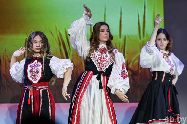 Рука в руке на «Славянском базаре» 3 Рука в руке на «Славянском базаре» - NND - Нас Не Догонят