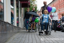 Прогулка на инвалидных колясках – Москва 2011