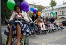 Прогулка на инвалидных колясках – Москва 2011